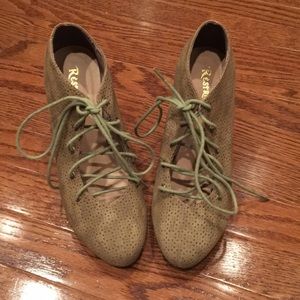 Perforated lace up bootie